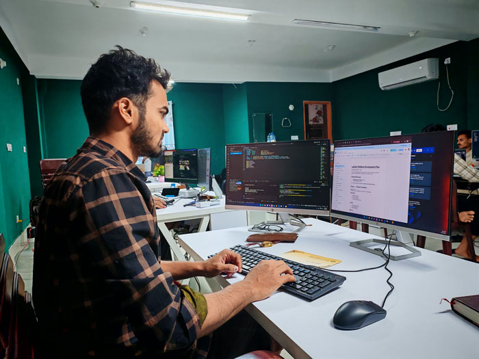Greedy Bosses Secretly Plan To Fire Their Only IT Guy, Spend Months Recovering After He Quits Greedy Bosses Secretly Plan To Fire Their Only IT Guy, Spend Months Recovering After He Quits