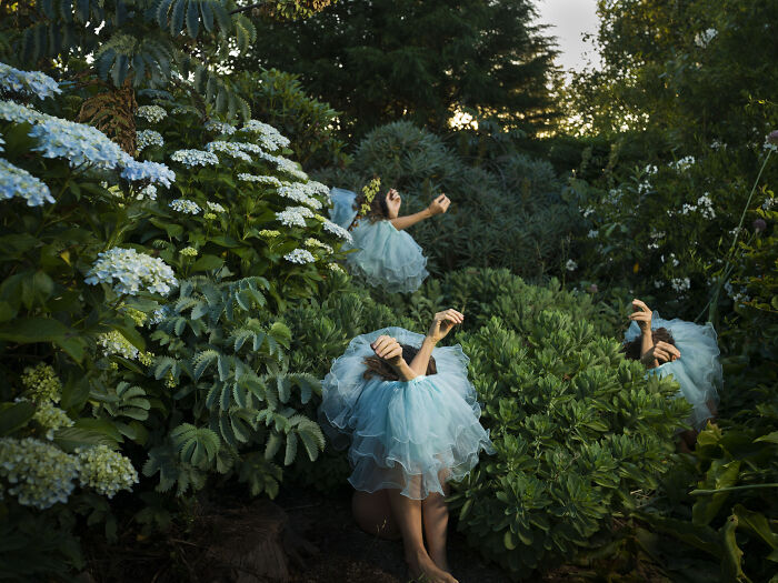 This Photographer Creates Surreal Photos By Submerging Her Subjects In Water (27 Pics) This Photographer Creates Surreal Photos By Submerging Her Subjects In Water (27 Pics)