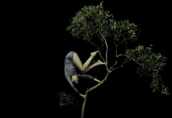 This Photographer Creates Surreal Photos By Submerging Her Subjects In Water (27 Pics) This Photographer Creates Surreal Photos By Submerging Her Subjects In Water (27 Pics)