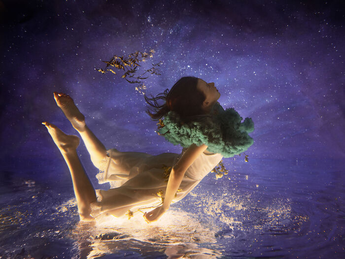 This Photographer Creates Surreal Photos By Submerging Her Subjects In Water (27 Pics) This Photographer Creates Surreal Photos By Submerging Her Subjects In Water (27 Pics)