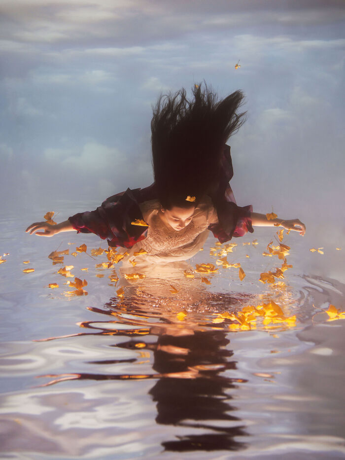 This Photographer Creates Surreal Photos By Submerging Her Subjects In Water (27 Pics) This Photographer Creates Surreal Photos By Submerging Her Subjects In Water (27 Pics)