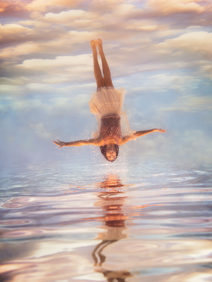 This Photographer Creates Surreal Photos By Submerging Her Subjects In Water (27 Pics) This Photographer Creates Surreal Photos By Submerging Her Subjects In Water (27 Pics)