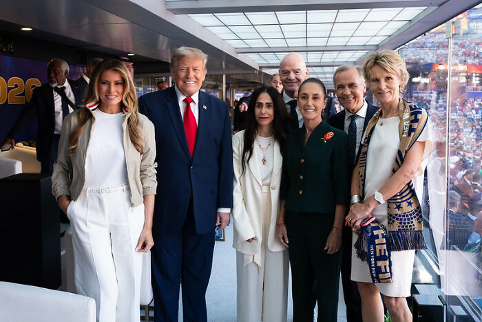 Donald Trump Body Double Conspiracy Theory Gains Ground After People Spot Detail In Background Of Interview Donald Trump Body Double Conspiracy Theory Gains Ground After People Spot Detail In Background Of Interview