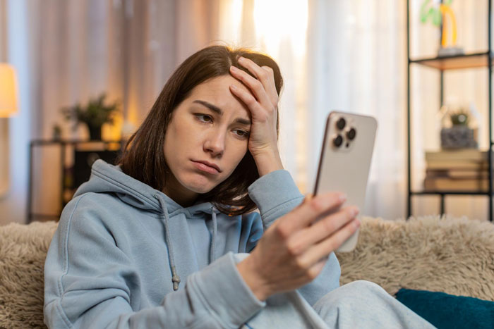 Woman Tries To Explain Why BF Deleting Her Phone App Hurt So Much, He Doubles Down And Loses Her