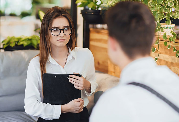 17YO Slacks Off At Work Every Day, Tells Dad To Ambush 19YO Colleague Over Made-Up Bullying Claims 17YO Slacks Off At Work Every Day, Tells Dad To Ambush 19YO Colleague Over Made-Up Bullying Claims