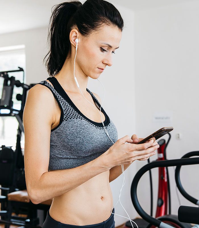 “I’ve Been Watching You”: Gym Karen Demands Woman Get Off Machine So She Can Use It