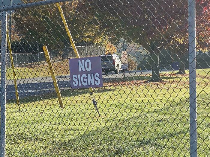 77 Signs That Hilariously Failed At The One Thing They Were Supposed To Do