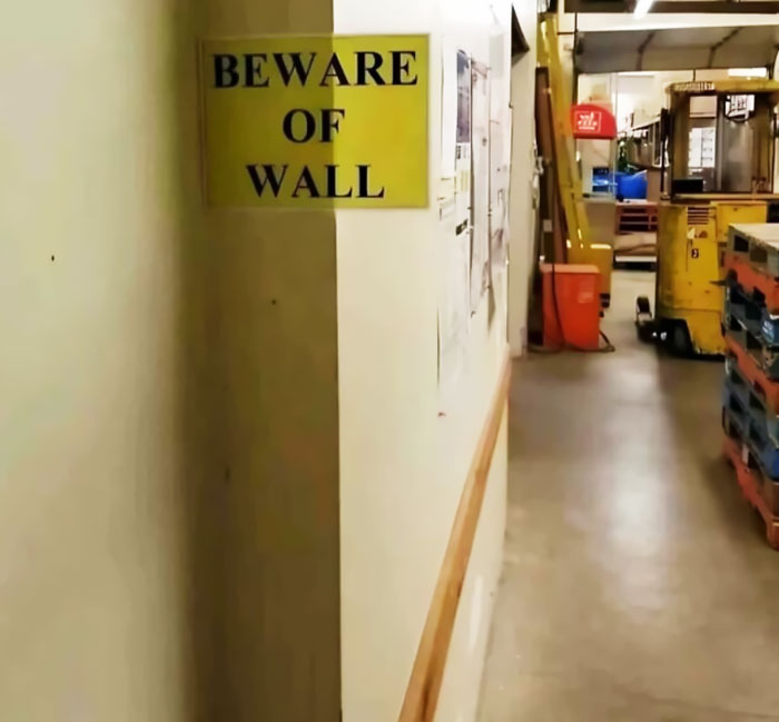 77 Signs That Hilariously Failed At The One Thing They Were Supposed To Do