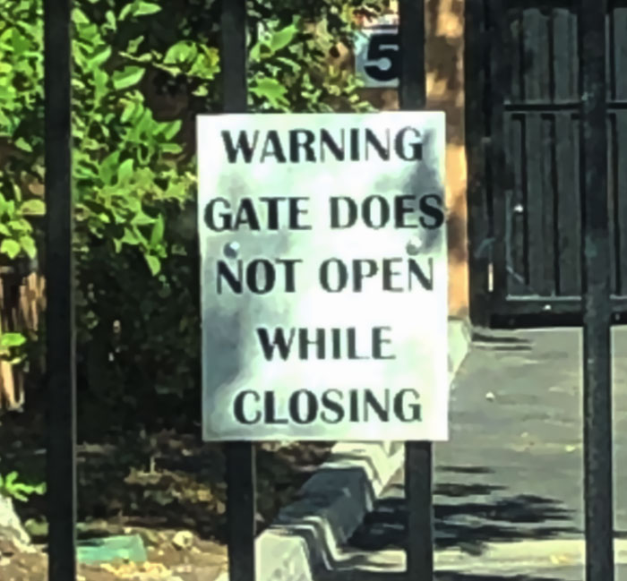 77 Signs That Hilariously Failed At The One Thing They Were Supposed To Do