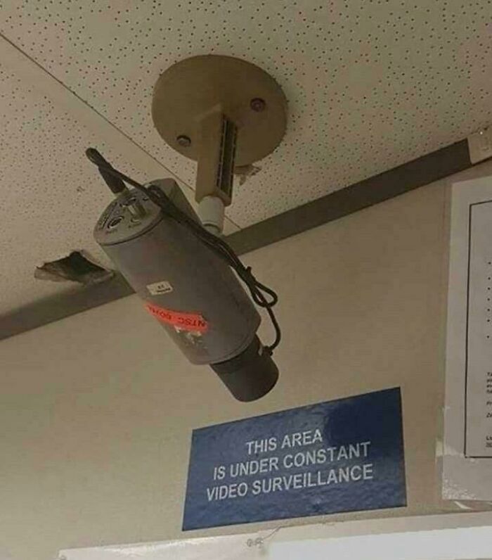 77 Signs That Hilariously Failed At The One Thing They Were Supposed To Do