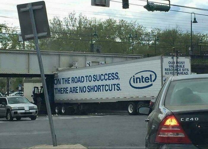 77 Signs That Hilariously Failed At The One Thing They Were Supposed To Do