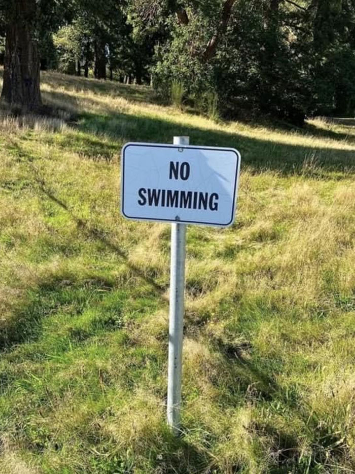 77 Signs That Hilariously Failed At The One Thing They Were Supposed To Do