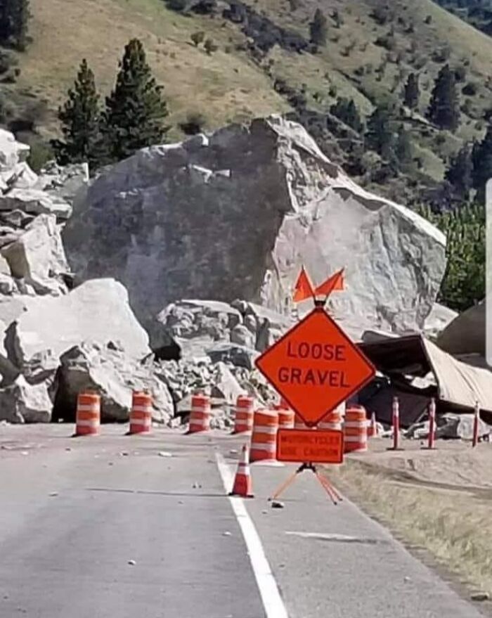 77 Signs That Hilariously Failed At The One Thing They Were Supposed To Do