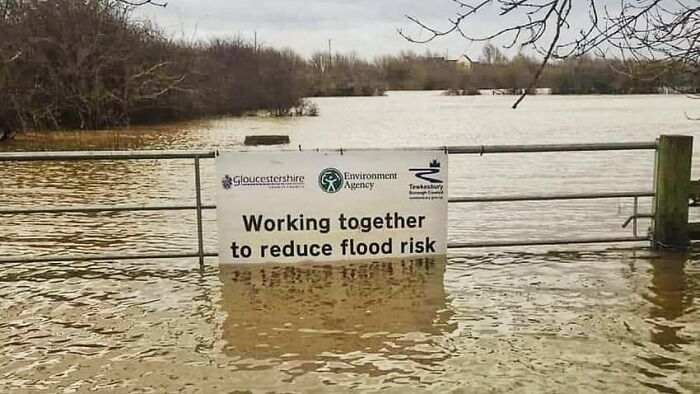 77 Signs That Hilariously Failed At The One Thing They Were Supposed To Do