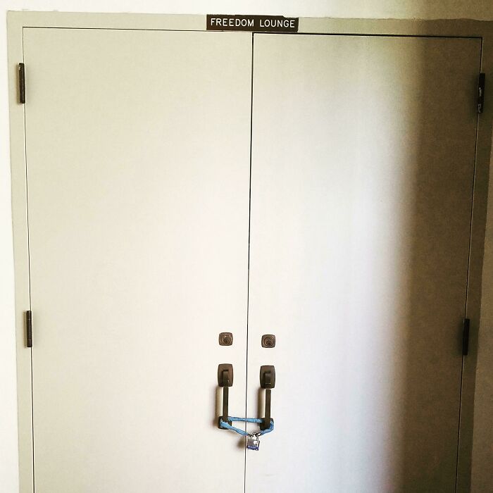 77 Signs That Hilariously Failed At The One Thing They Were Supposed To Do