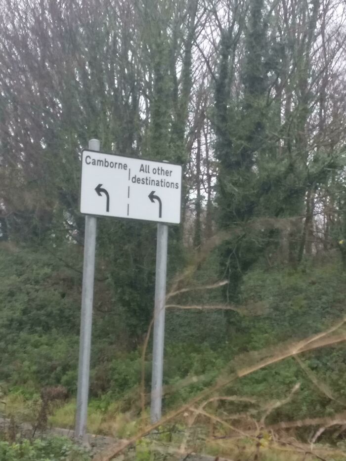 77 Signs That Hilariously Failed At The One Thing They Were Supposed To Do