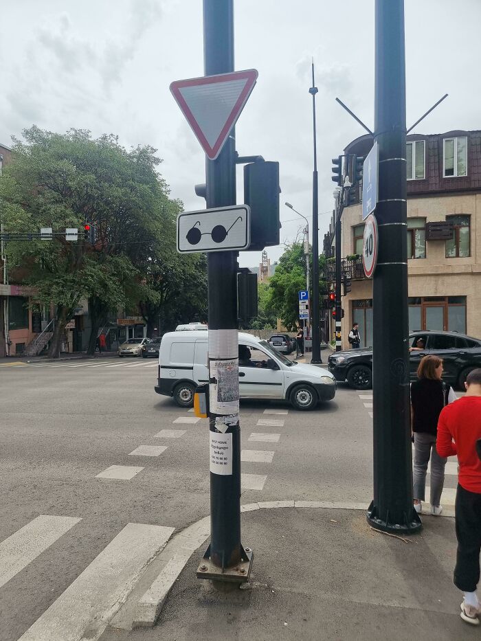 77 Signs That Hilariously Failed At The One Thing They Were Supposed To Do