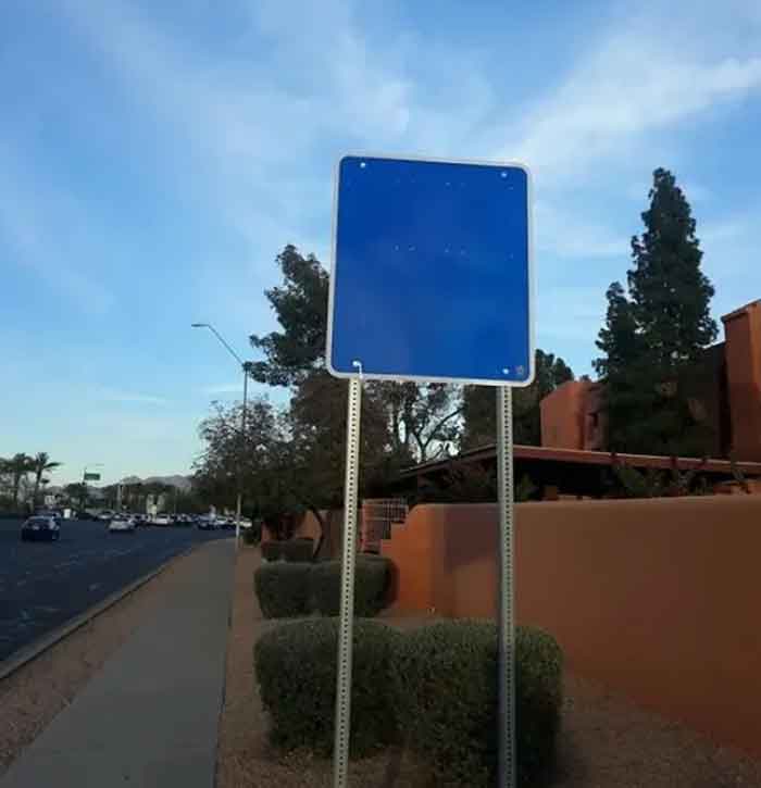 77 Signs That Hilariously Failed At The One Thing They Were Supposed To Do