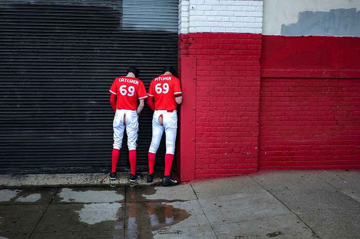 40 Times The Streets Looked Hilarious, Awkward, And Totally Relatable Through This Photographer’s Lens (New Pics) 40 Times The Streets Looked Hilarious, Awkward, And Totally Relatable Through This Photographer’s Lens (New Pics)