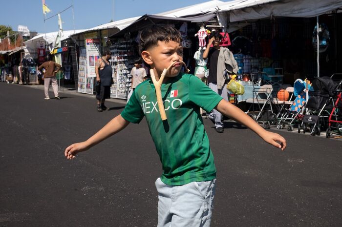 40 Times The Streets Looked Hilarious, Awkward, And Totally Relatable Through This Photographer’s Lens (New Pics) 40 Times The Streets Looked Hilarious, Awkward, And Totally Relatable Through This Photographer’s Lens (New Pics)