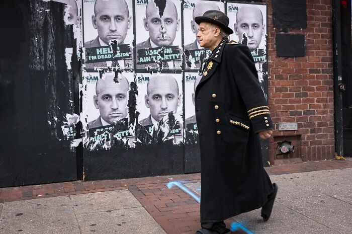 40 Times The Streets Looked Hilarious, Awkward, And Totally Relatable Through This Photographer’s Lens (New Pics) 40 Times The Streets Looked Hilarious, Awkward, And Totally Relatable Through This Photographer’s Lens (New Pics)