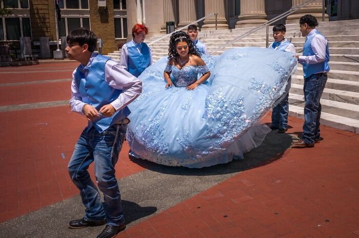 40 Times The Streets Looked Hilarious, Awkward, And Totally Relatable Through This Photographer’s Lens (New Pics) 40 Times The Streets Looked Hilarious, Awkward, And Totally Relatable Through This Photographer’s Lens (New Pics)
