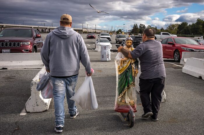 40 Times The Streets Looked Hilarious, Awkward, And Totally Relatable Through This Photographer’s Lens (New Pics) 40 Times The Streets Looked Hilarious, Awkward, And Totally Relatable Through This Photographer’s Lens (New Pics)