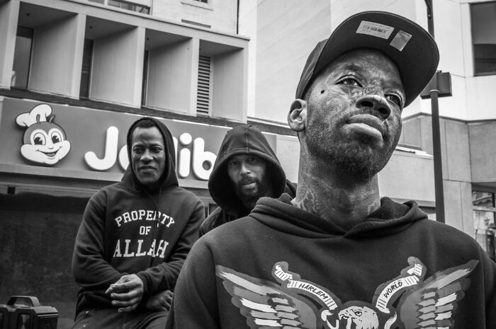 40 Times The Streets Looked Hilarious, Awkward, And Totally Relatable Through This Photographer’s Lens (New Pics) 40 Times The Streets Looked Hilarious, Awkward, And Totally Relatable Through This Photographer’s Lens (New Pics)