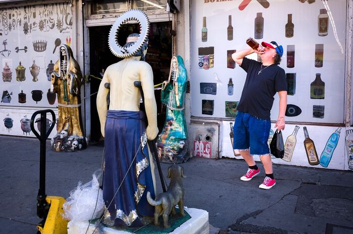 40 Times The Streets Looked Hilarious, Awkward, And Totally Relatable Through This Photographer’s Lens (New Pics) 40 Times The Streets Looked Hilarious, Awkward, And Totally Relatable Through This Photographer’s Lens (New Pics)