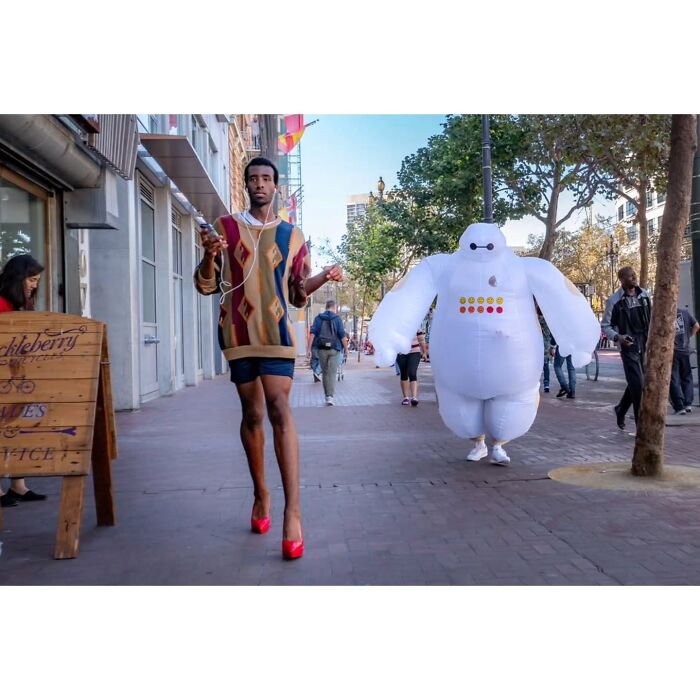 40 Times The Streets Looked Hilarious, Awkward, And Totally Relatable Through This Photographer’s Lens (New Pics) 40 Times The Streets Looked Hilarious, Awkward, And Totally Relatable Through This Photographer’s Lens (New Pics)