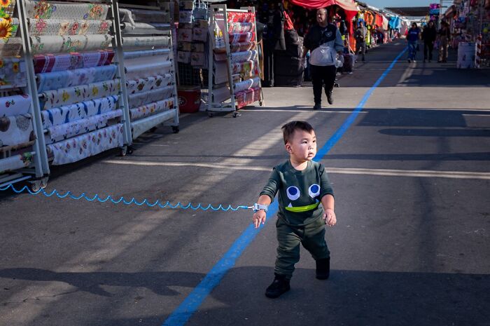 40 Times The Streets Looked Hilarious, Awkward, And Totally Relatable Through This Photographer’s Lens (New Pics) 40 Times The Streets Looked Hilarious, Awkward, And Totally Relatable Through This Photographer’s Lens (New Pics)