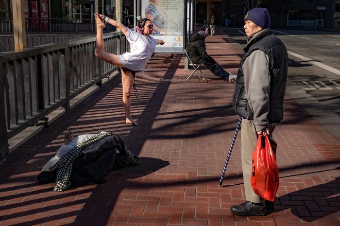 40 Times The Streets Looked Hilarious, Awkward, And Totally Relatable Through This Photographer’s Lens (New Pics) 40 Times The Streets Looked Hilarious, Awkward, And Totally Relatable Through This Photographer’s Lens (New Pics)