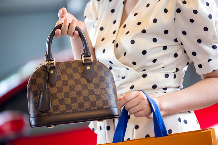 Jealous 15YO Slashes Stepsister’s $6K Designer Purse, Dad Makes Her Pay Every Dollar Back Jealous 15YO Slashes Stepsister’s $6K Designer Purse, Dad Makes Her Pay Every Dollar Back