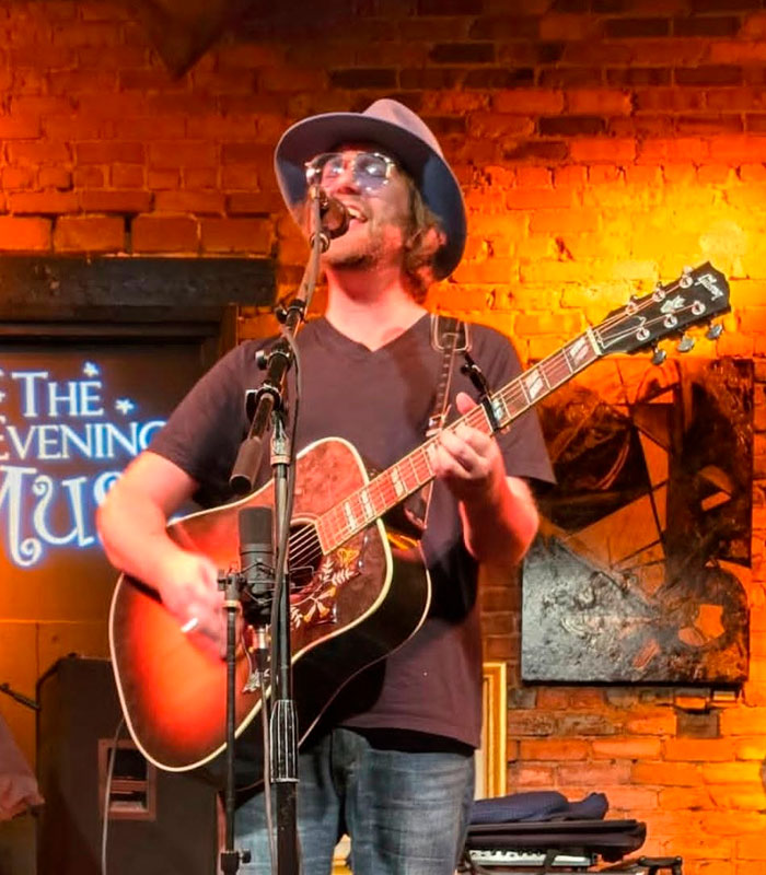 Country Singer’s Fans Walk-Out Mid Concert Over Song About America’s “Descent” Country Singer’s Fans Walk-Out Mid Concert Over Song About America’s “Descent”