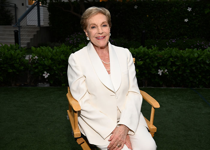 “I Almost Threw Up”: Disney Sparks Backlash After Posting Julie Andrews’ Glowing Portrait With No Explanation “I Almost Threw Up”: Disney Sparks Backlash After Posting Julie Andrews’ Glowing Portrait With No Explanation