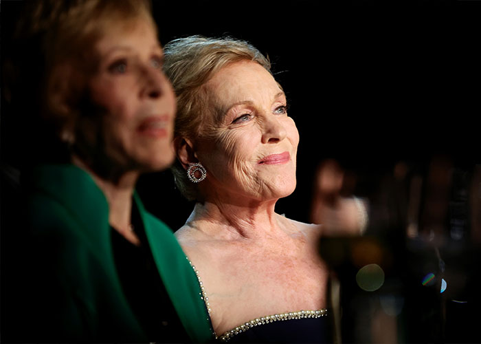 “I Almost Threw Up”: Disney Sparks Backlash After Posting Julie Andrews’ Glowing Portrait With No Explanation “I Almost Threw Up”: Disney Sparks Backlash After Posting Julie Andrews’ Glowing Portrait With No Explanation