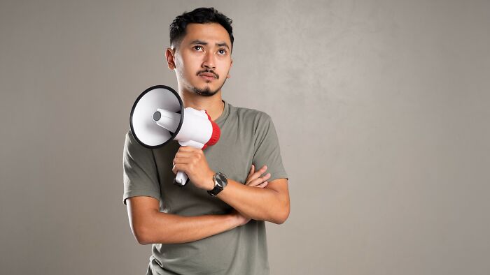 “Should These Actions Be Accepted?”: Judge 13 Dating Scenarios With Red, Green, And Beige Flags “Should These Actions Be Accepted?”: Judge 13 Dating Scenarios With Red, Green, And Beige Flags