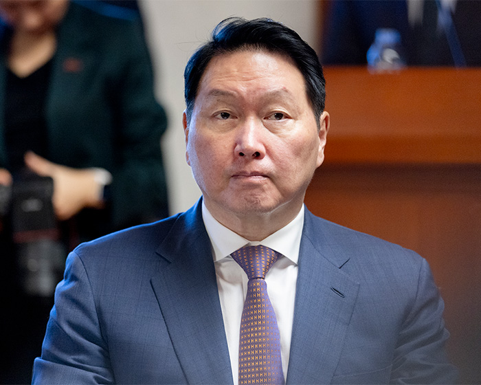 Billionaire Who Left His Wife For A Younger Woman Ordered To Pay Her Insane Amount In The ‘Divorce Of The Century’ Billionaire Who Left His Wife For A Younger Woman Ordered To Pay Her Insane Amount In The ‘Divorce Of The Century’