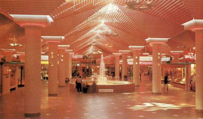 97 Photos That Capture The Best Of 1970s And 1980s Interior Design (New Pics) 97 Photos That Capture The Best Of 1970s And 1980s Interior Design (New Pics)