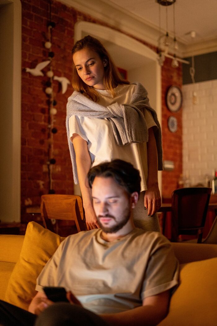 “They Think We’re Stupid”: 65 Women Reveal Small Cheating Red Flags “They Think We’re Stupid”: 65 Women Reveal Small Cheating Red Flags