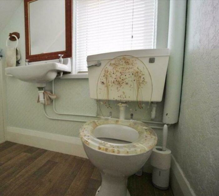 101 Hilariously Awful Design Fails That Someone Should Be Held Responsible For