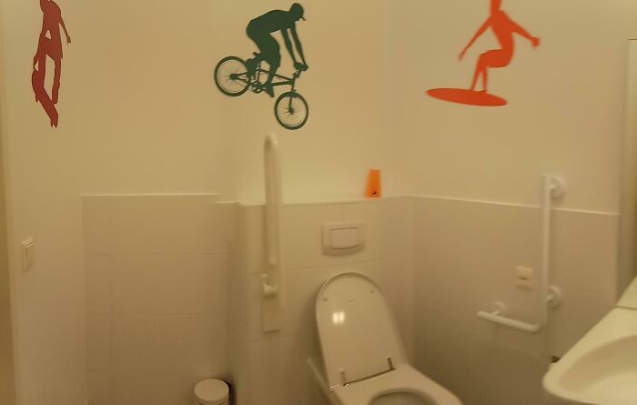 101 Hilariously Awful Design Fails That Someone Should Be Held Responsible For