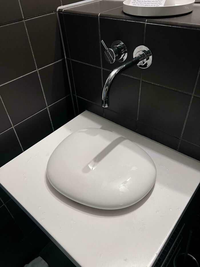 101 Hilariously Awful Design Fails That Someone Should Be Held Responsible For