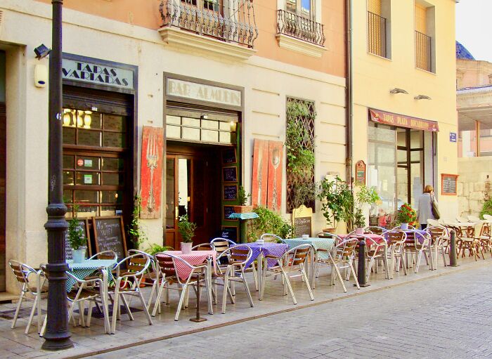 65 Travelers Thought They Knew What To Expect, Then Culture Shock Hit Them Like A Truck