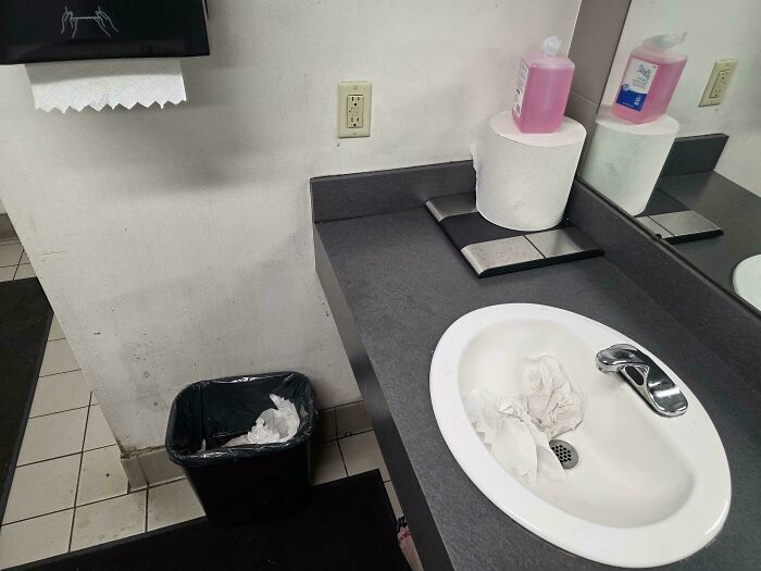 If You Think Your Day At Work Was Terrible, These 66 Photos Will Probably Change Your Mind