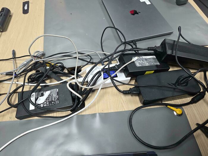 If You Think Your Day At Work Was Terrible, These 66 Photos Will Probably Change Your Mind