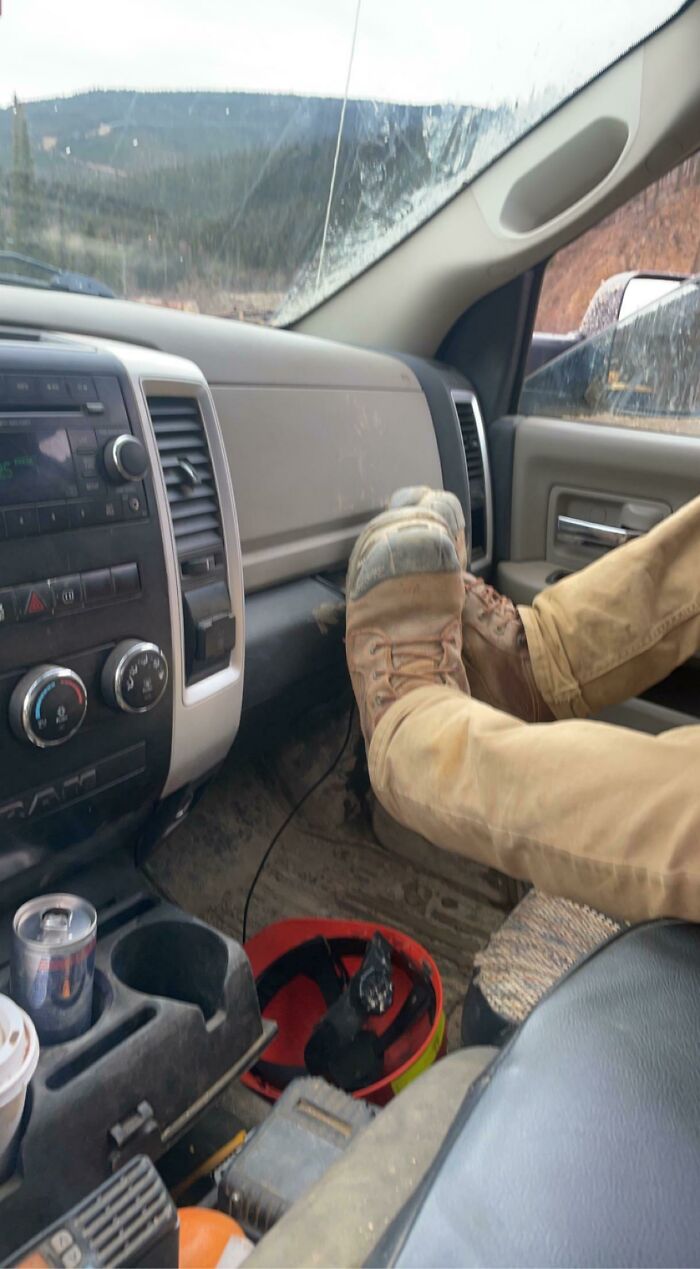 If You Think Your Day At Work Was Terrible, These 66 Photos Will Probably Change Your Mind