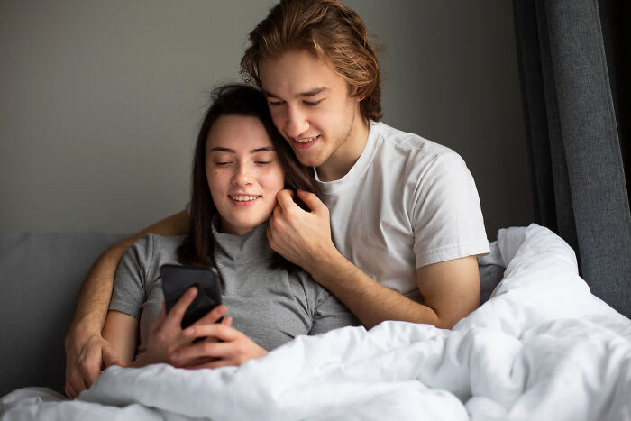 36 Pocket Dial Stories So Catastrophically Bad You Will Be Double-Checking Your Lock Screen Now