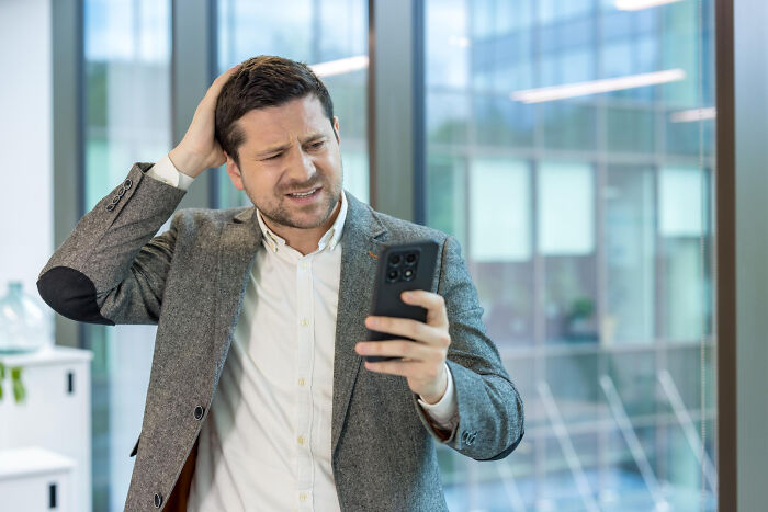 36 Pocket Dial Stories So Catastrophically Bad You Will Be Double-Checking Your Lock Screen Now