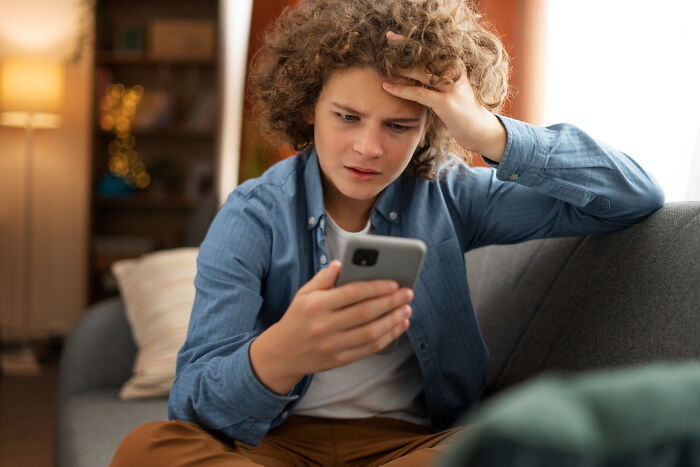 36 Pocket Dial Stories So Catastrophically Bad You Will Be Double-Checking Your Lock Screen Now